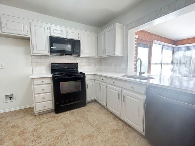 3016 Oakridge Drive, Bedford, TX 76021