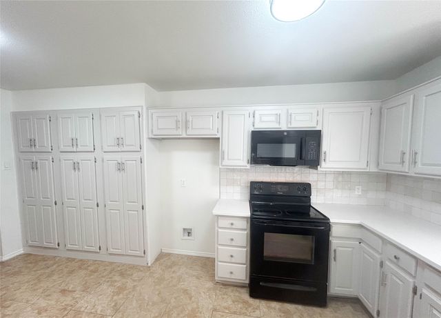 3016 Oakridge Drive, Bedford, TX 76021