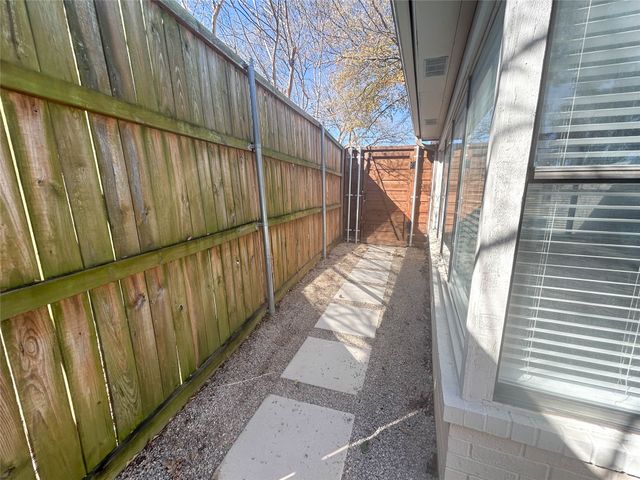 3016 Oakridge Drive, Bedford, TX 76021