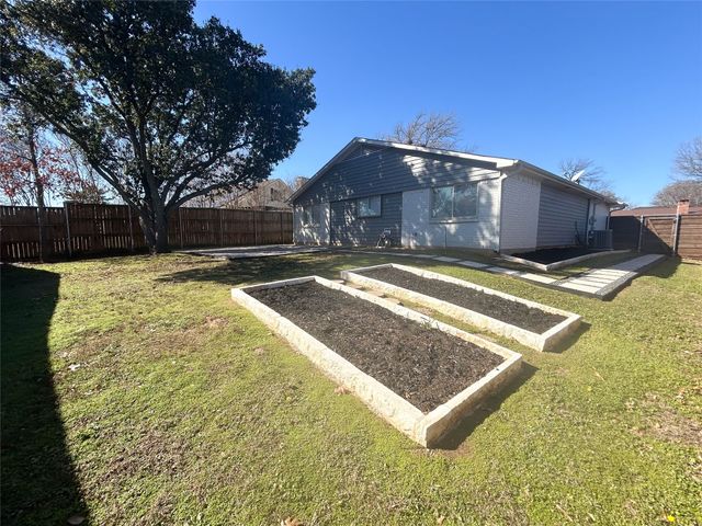 3016 Oakridge Drive, Bedford, TX 76021