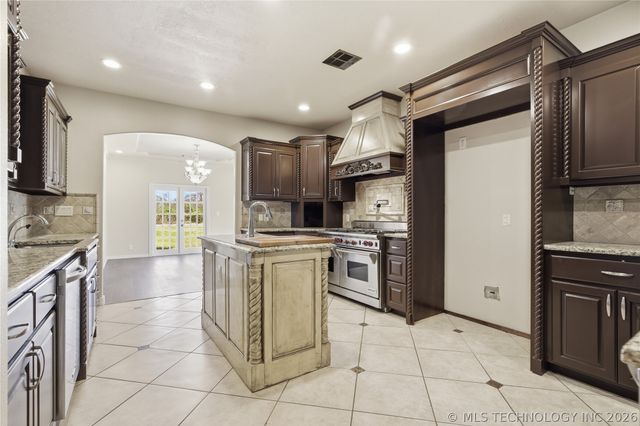 13606 S 261st East Avenue, Coweta, OK 74429