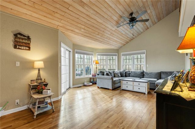 610 Pointe Wildwood Drive, Seneca, SC 29678