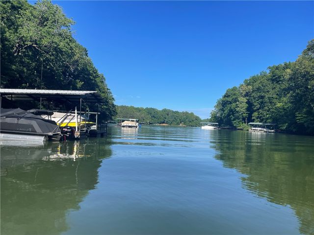 610 Pointe Wildwood Drive, Seneca, SC 29678