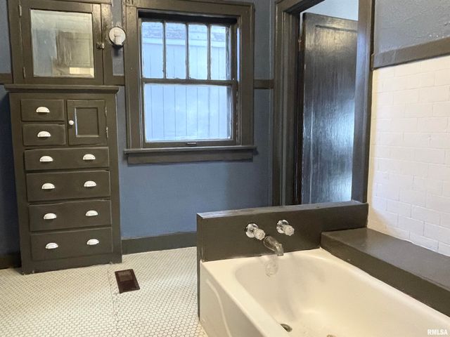 919 W 3RD Street, Peoria, IL 61605