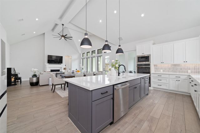 5511 Holly Hollow Lane, Fulshear, TX 77441