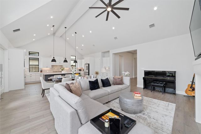 5511 Holly Hollow Lane, Fulshear, TX 77441