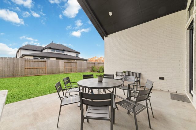 5511 Holly Hollow Lane, Fulshear, TX 77441