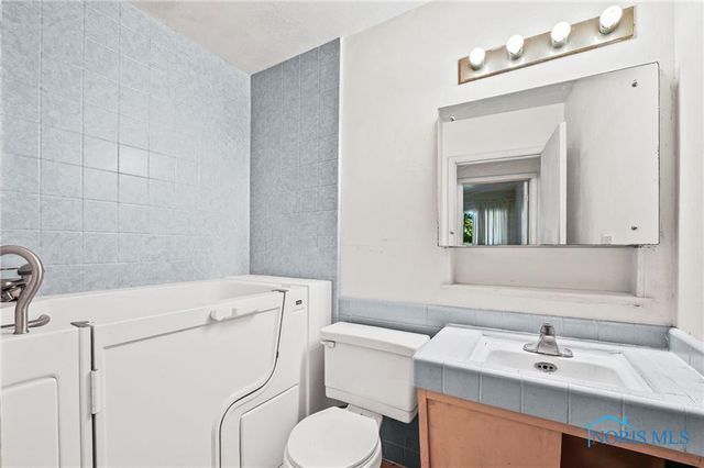 3701 Lincolnshire Woods Road, Toledo, OH 43606