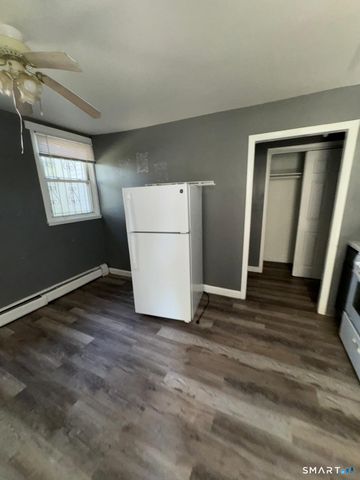 275 Lexington Avenue 2nd, Bridgeport, CT 06604