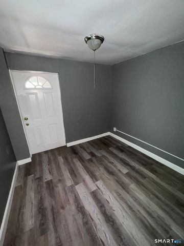 275 Lexington Avenue 2nd, Bridgeport, CT 06604