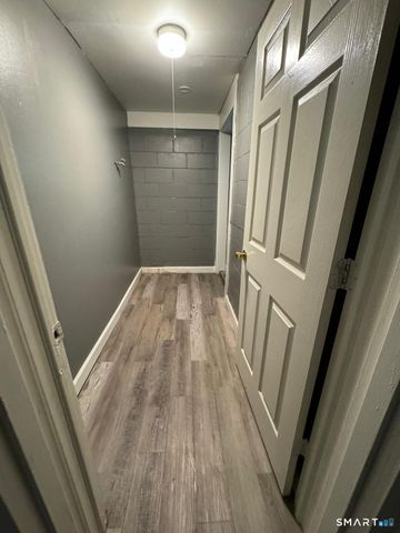 275 Lexington Avenue 2nd, Bridgeport, CT 06604