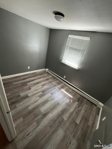 275 Lexington Avenue 2nd, Bridgeport, CT 06604