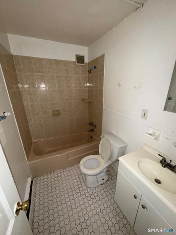 275 Lexington Avenue 2nd, Bridgeport, CT 06604