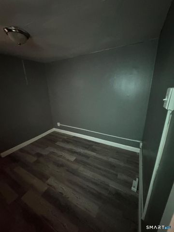 275 Lexington Avenue 2nd, Bridgeport, CT 06604