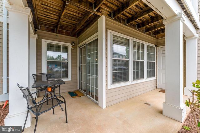 8091 LACY DR #101, Manassas, VA 20109