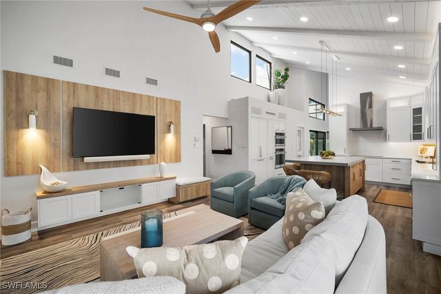 504 Tierra Mar LN E 2, Naples, FL 34108