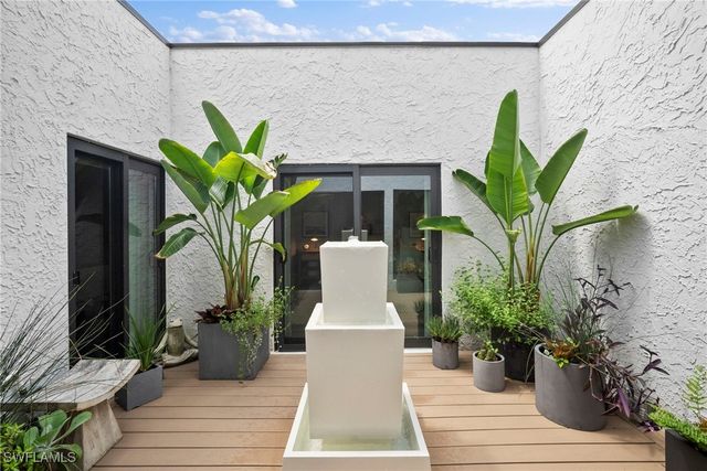 504 Tierra Mar LN E 2, Naples, FL 34108