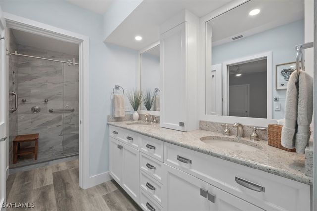 504 Tierra Mar LN E 2, Naples, FL 34108