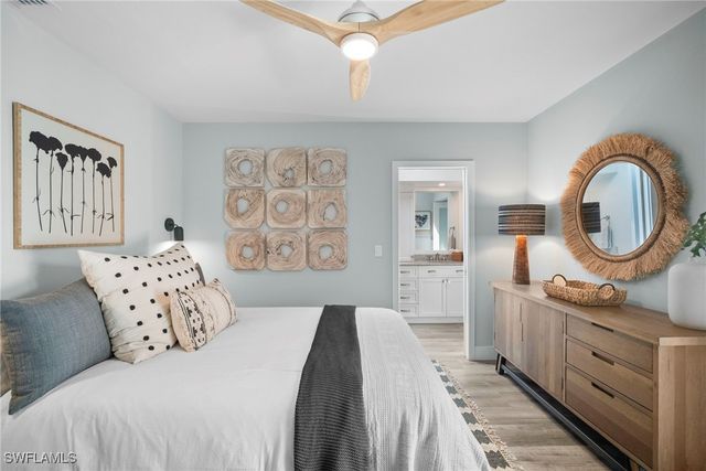 504 Tierra Mar LN E 2, Naples, FL 34108