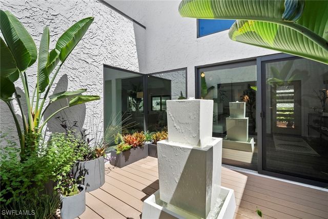 504 Tierra Mar LN E 2, Naples, FL 34108