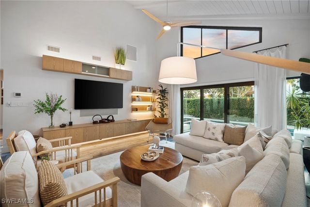 504 Tierra Mar LN E 2, Naples, FL 34108