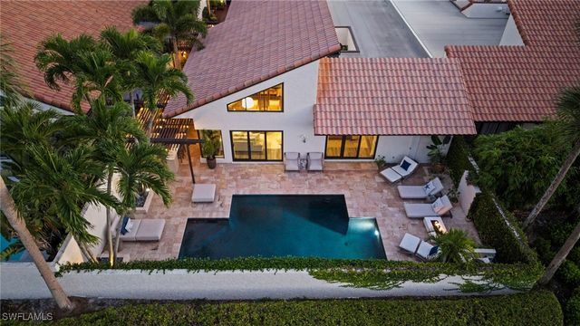 504 Tierra Mar LN E 2, Naples, FL 34108