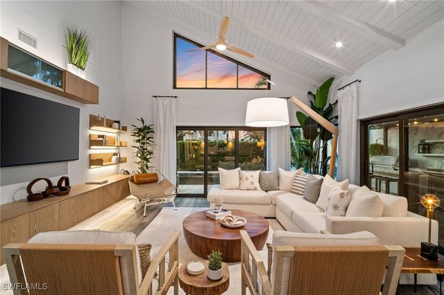 504 Tierra Mar LN E 2, Naples, FL 34108