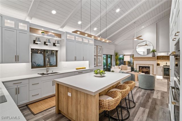 504 Tierra Mar LN E 2, Naples, FL 34108