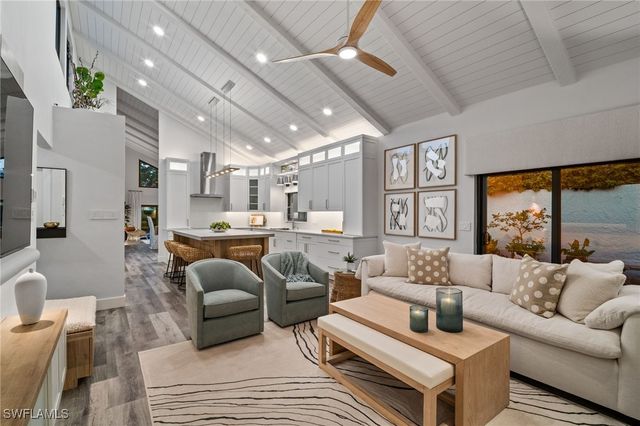 504 Tierra Mar LN E 2, Naples, FL 34108