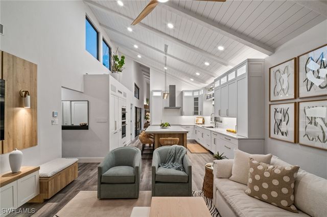 504 Tierra Mar LN E 2, Naples, FL 34108