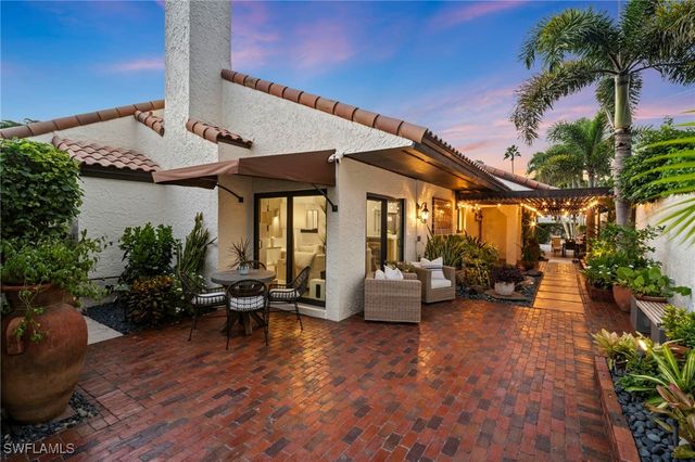 504 Tierra Mar LN E 2, Naples, FL 34108