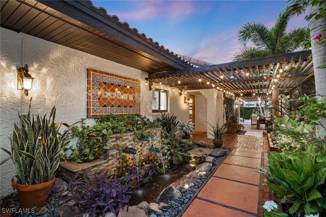 504 Tierra Mar LN E 2, Naples, FL 34108