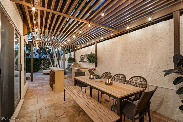 504 Tierra Mar LN E 2, Naples, FL 34108