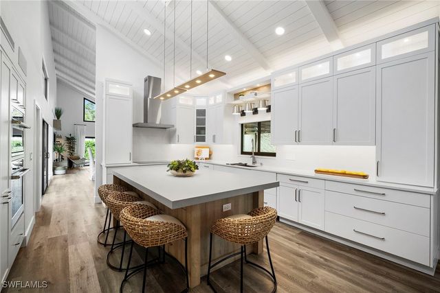 504 Tierra Mar LN E 2, Naples, FL 34108