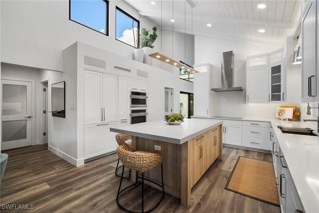 504 Tierra Mar LN E 2, Naples, FL 34108