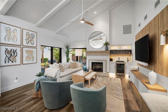 504 Tierra Mar LN E 2, Naples, FL 34108