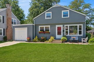 4532 Sherwood Avenue, Downers Grove, IL 60515