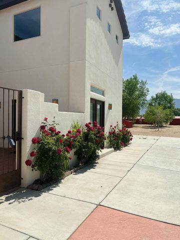 2201 Loma Larga Road, Corrales, NM 87048