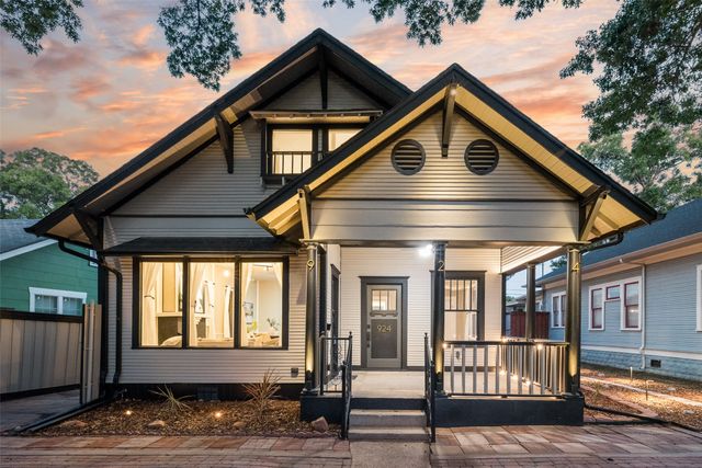 924 N Winnetka Avenue, Dallas, TX 75208