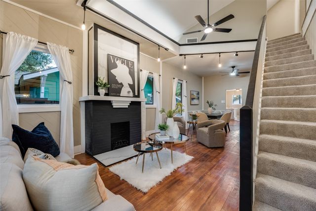 924 N Winnetka Avenue, Dallas, TX 75208