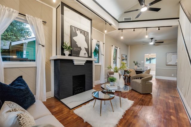 924 N Winnetka Avenue, Dallas, TX 75208