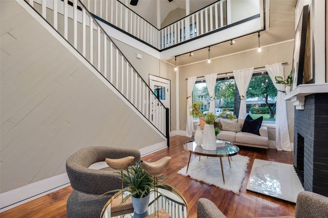 924 N Winnetka Avenue, Dallas, TX 75208