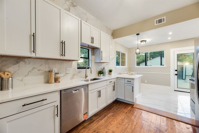 924 N Winnetka Avenue, Dallas, TX 75208