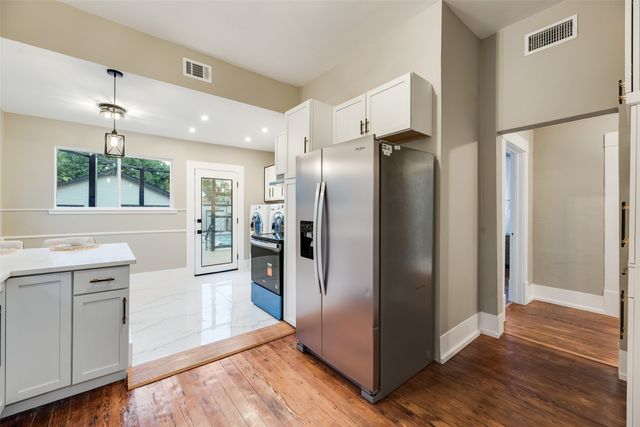924 N Winnetka Avenue, Dallas, TX 75208