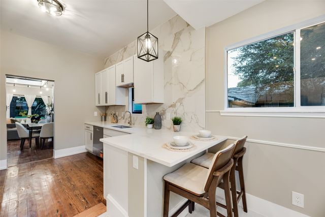 924 N Winnetka Avenue, Dallas, TX 75208