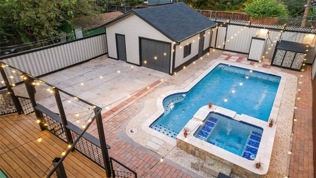 924 N Winnetka Avenue, Dallas, TX 75208