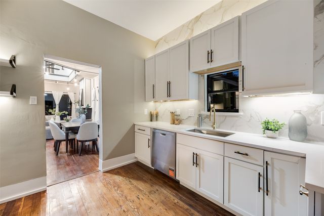 924 N Winnetka Avenue, Dallas, TX 75208