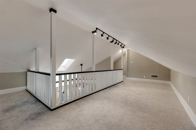 924 N Winnetka Avenue, Dallas, TX 75208