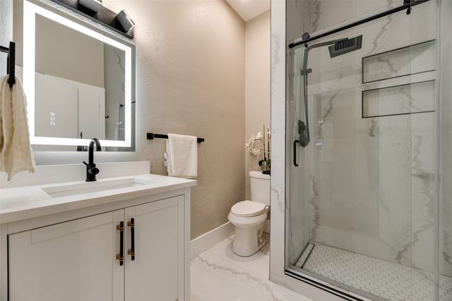 924 N Winnetka Avenue, Dallas, TX 75208