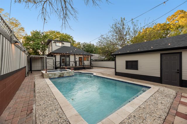 924 N Winnetka Avenue, Dallas, TX 75208